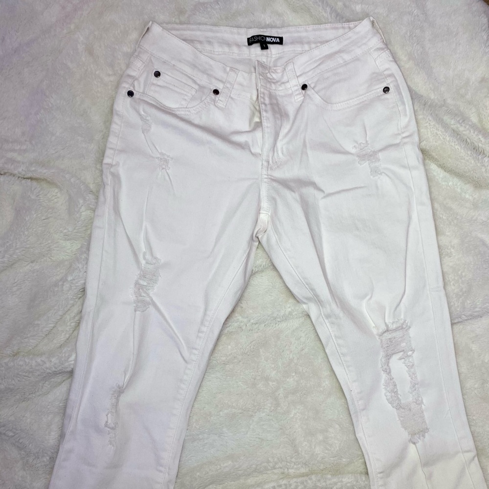 White denim pants